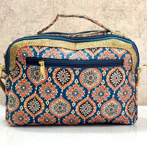 Unique Square Sling - Picture 2 of 3